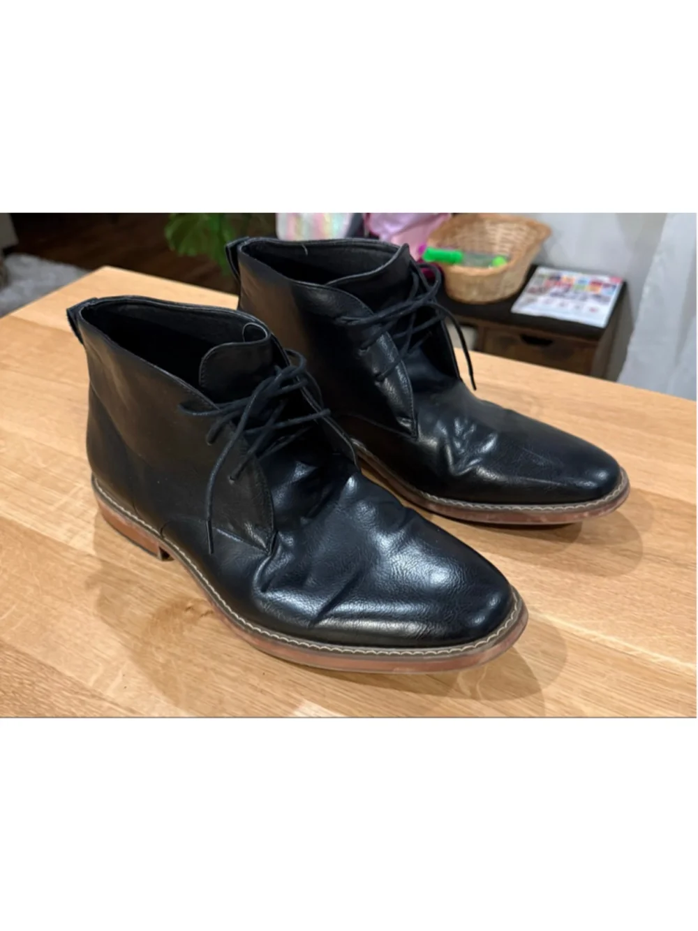 Men's Van Heusen Black Chukka Boots with Brown Soles Size 11